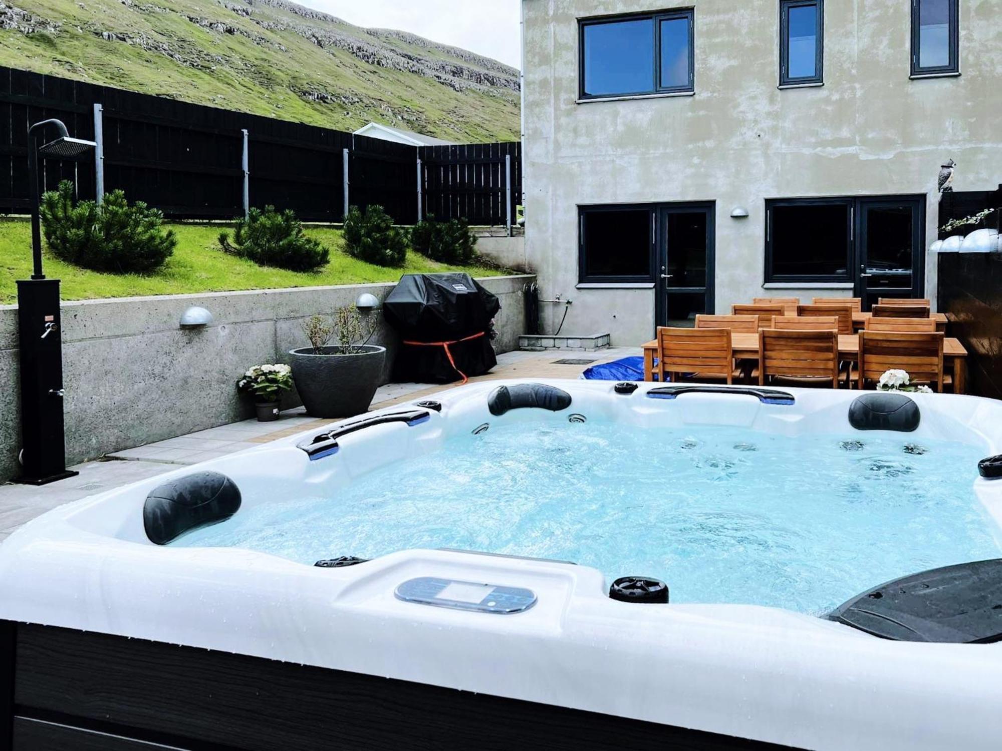 Stunning Ocean View Penthouse Apartment Oravik Exterior photo